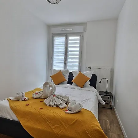 Paris & Disneyland - 2min From Train Station - Private Indoor Parking 公寓