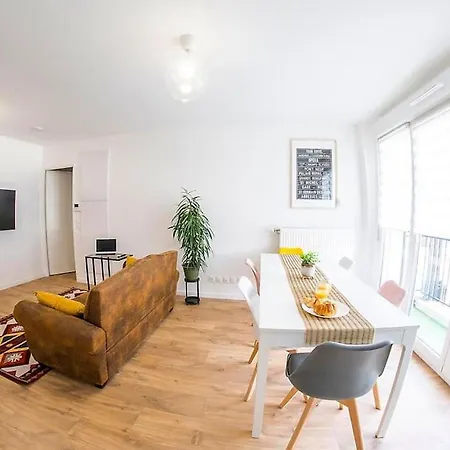 Paris & Disneyland - 2min From Train Station - Private Indoor Parking 公寓